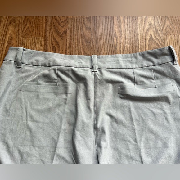 Nike Dri Fit Women’s Golf Shorts Light Gray/ off white size 14 - Picture 5 of 9